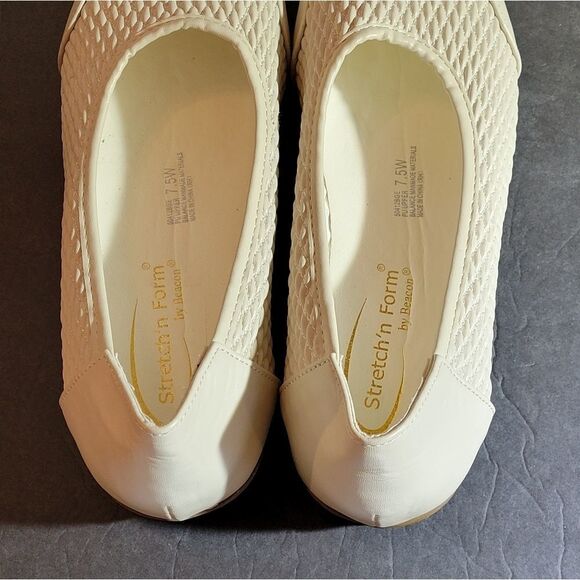 BRAND NEW STRETCH'S FROM BEACON WHITE FLAT SHOES - Picture 11 of 16